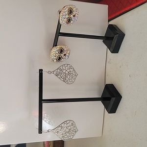 Costume Pair of earrings